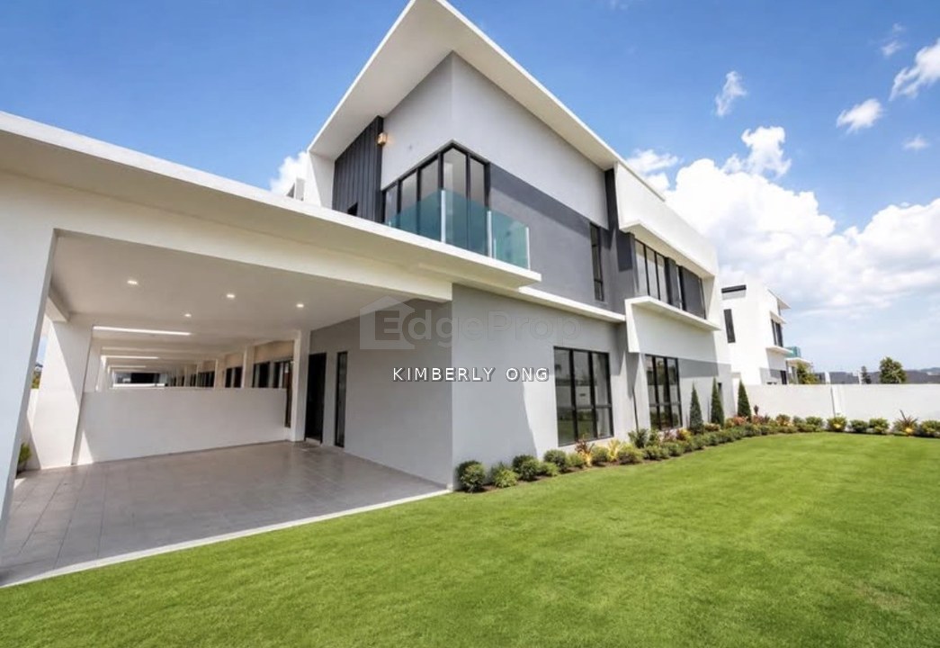 Suria Heights Cluster Home