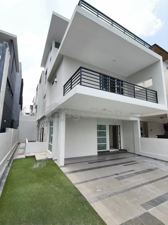 Austin Heights Kiara 3 Storey Cluster House 