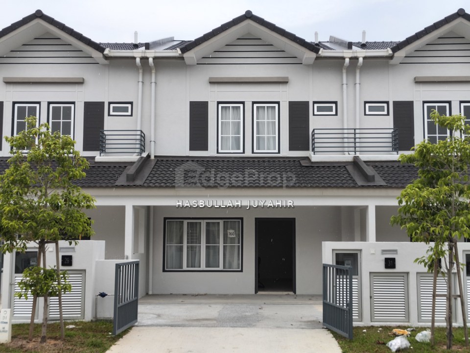 SEMI FURNISHED DOUBLE STOREY, M SENYUMIA, BANDAR BARU SALAK TINGGI, SELANGOR, Selangor, Sepang