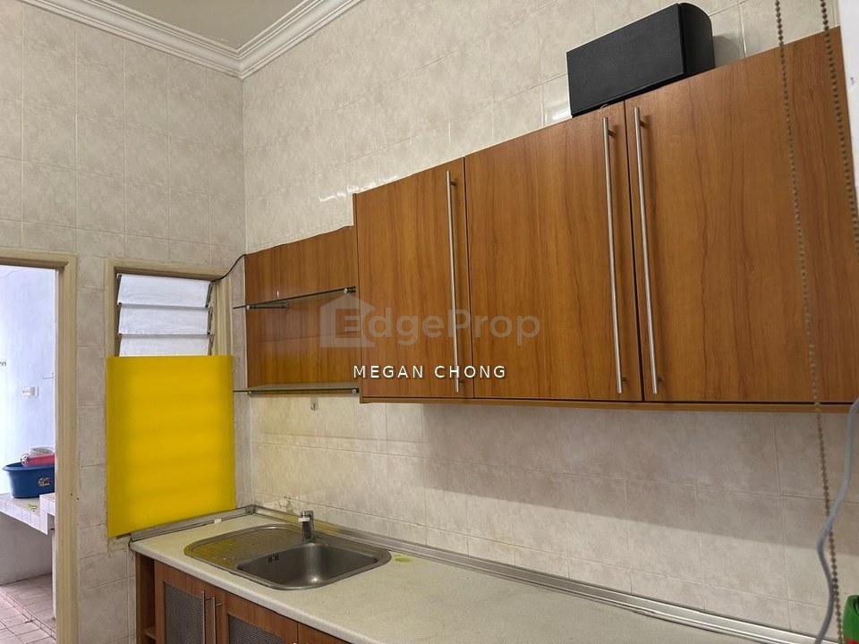 Spacious Putra Indah Condominium Seri Kembangan With Prime MRT Access , Selangor, Seri Kembangan