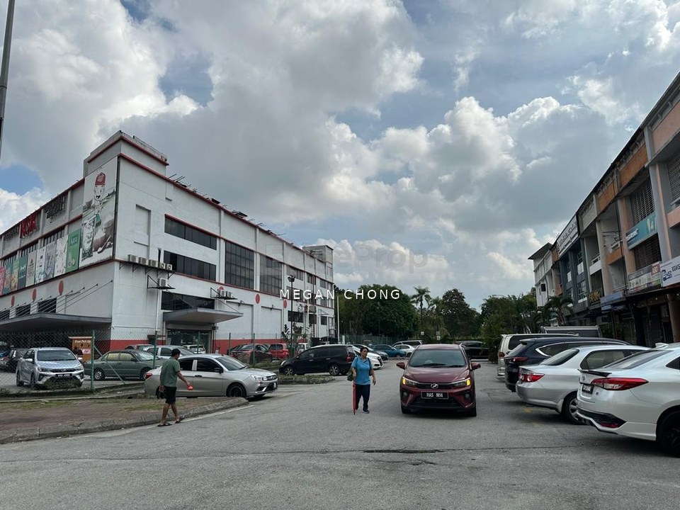 3 Storey Shop Taman Perindustrian Axis Taman Sri Muda Seksyen 25 Shah Alam, Selangor, Klang