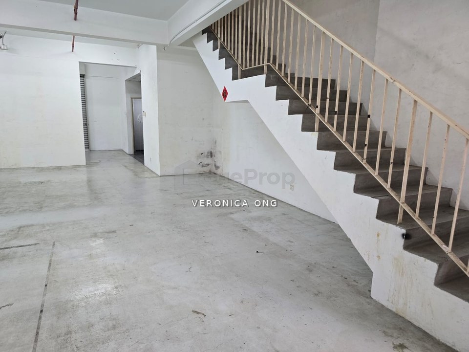 Ground floor 1.5 storey Duplex retail/shop/office/storage space in Menara Prima 