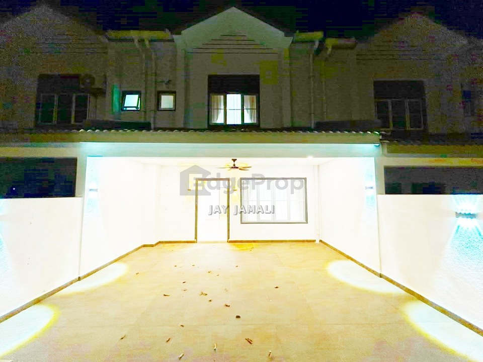 M Senyumia Salak Tinggi