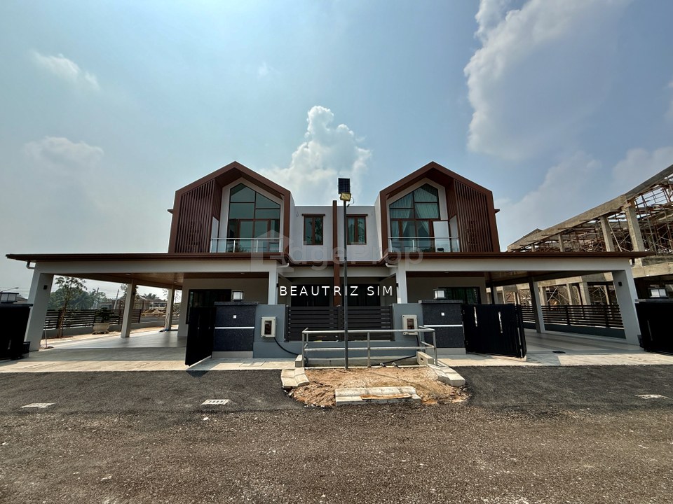 De Quartz Semi-detached Homes, Stampin Tengah