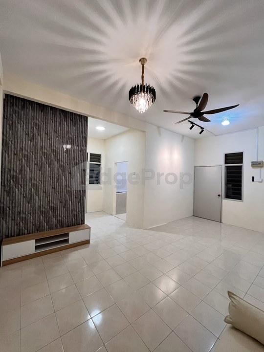 RUMAH TOWNHOUSE UNTUK DI JUAL FULLY RENO