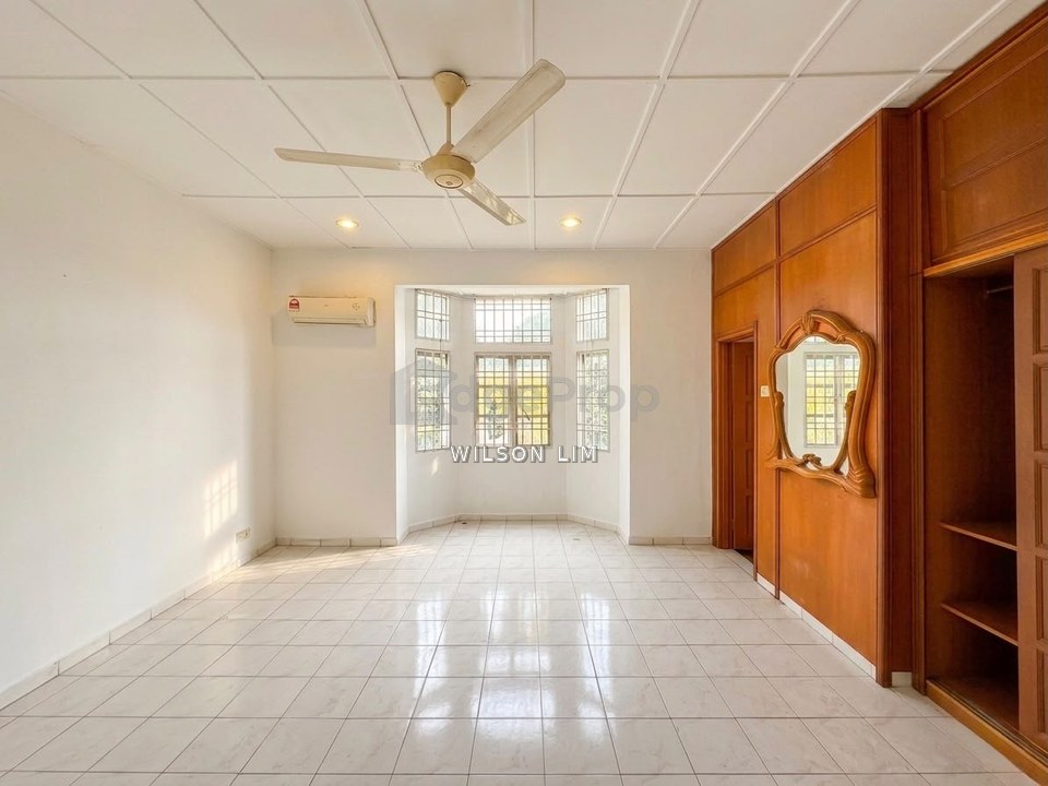 2-Story House at Bukit Tinggi 1 Klang, All Room with Air con and Guarded Gated